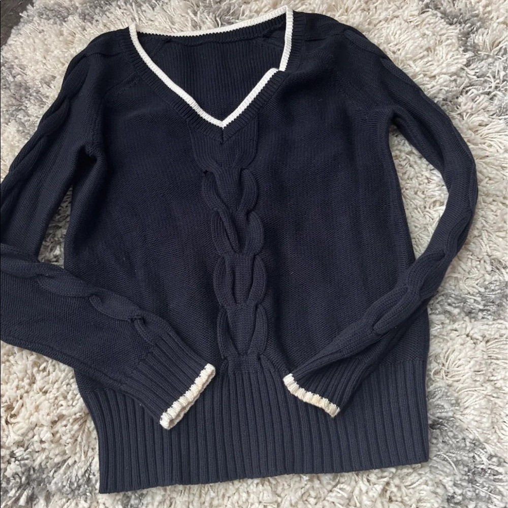 💙💙💙 Preppy Sweater 💙💙💙 - Picture 2 of 3